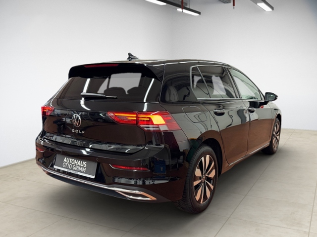 Golf VIII 2.0 TDI Move DSG LED AHK Kamera