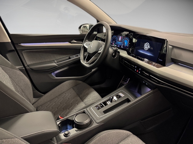Golf VIII 2.0 TDI Move DSG LED AHK Kamera