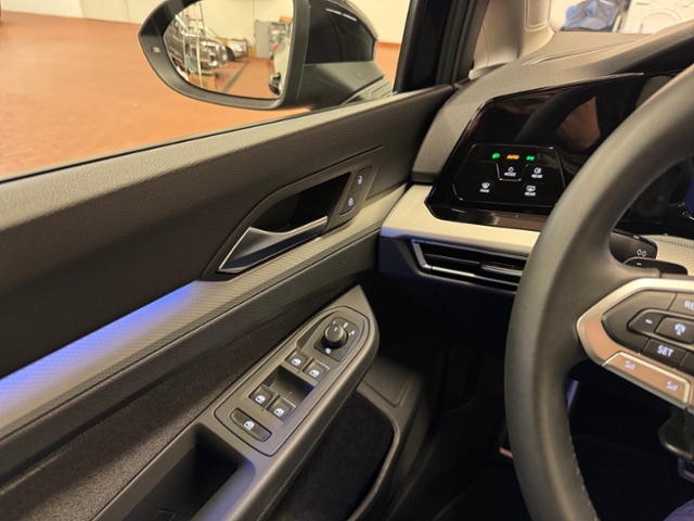 Golf VIII 2.0 TDI Move DSG LED AHK Kamera