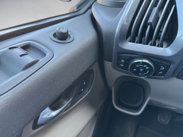 Transit Tourneo 2.0TDI L2 Custom 8 Sitze Titani