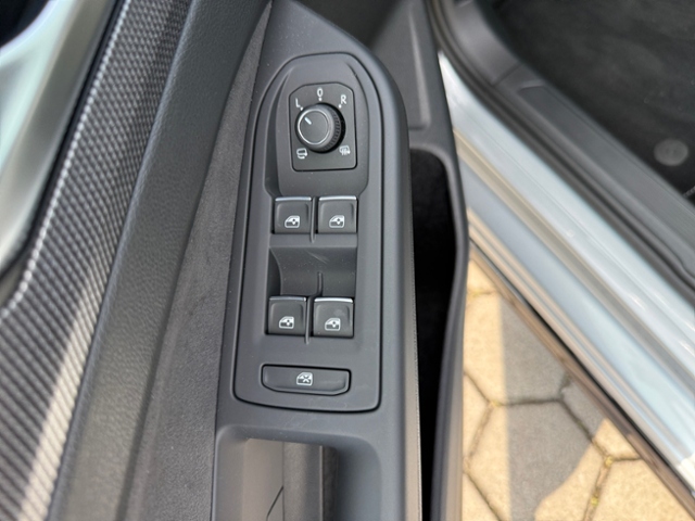 Golf VIII 2.0 TDI DSG R-Line LED Kamera