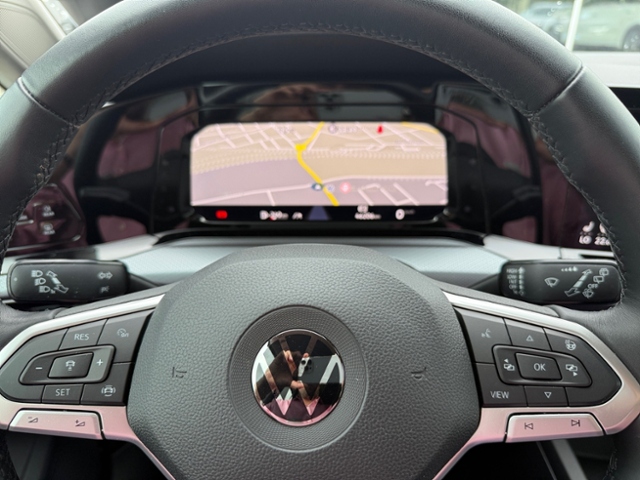 Golf VIII Life Active 1.5 TSI LED AHK Navi