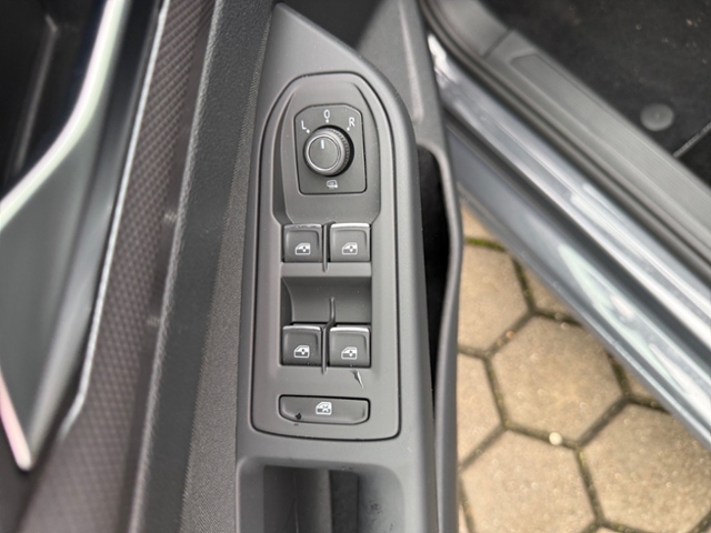 Golf VIII Life Active 1.5 TSI LED AHK Navi