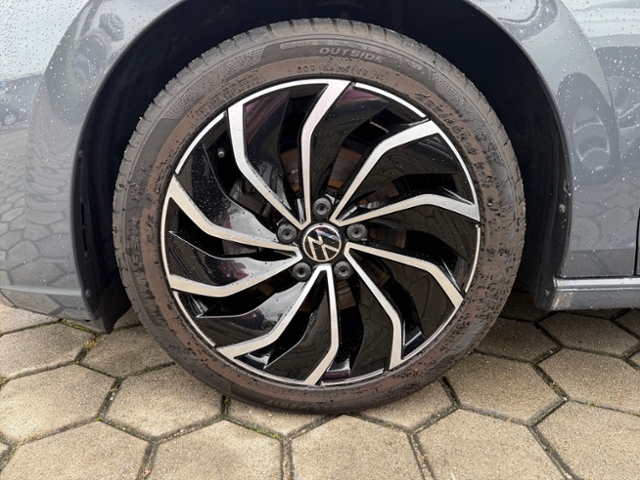 Golf VIII Life Active 1.5 TSI LED AHK Navi