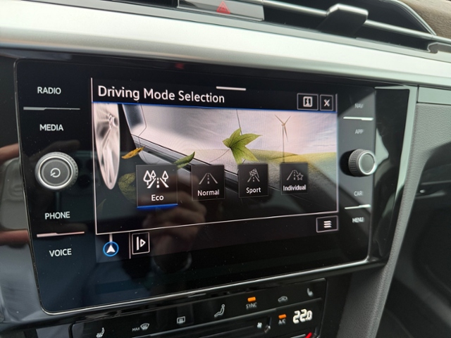 Arteon SB 2.0 TDI SCR Elegance  LED AHK Navi
