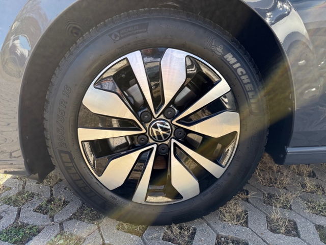 Golf VIII Variant 1.5 eTSI DSG Goal LED Navi AHK