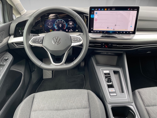 Golf VIII 1.5 eTSI DSG Life LED AHK SHZ Navi
