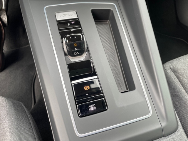 Golf VIII 1.5 eTSI DSG Life LED AHK SHZ Navi