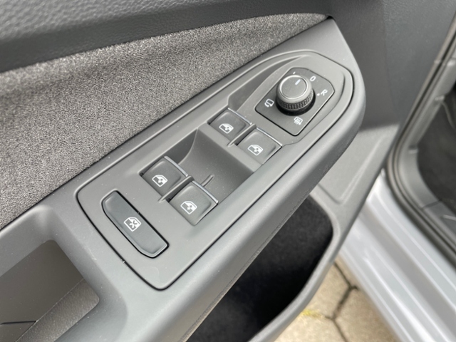 Golf VIII 1.5 eTSI DSG Life LED AHK SHZ Navi