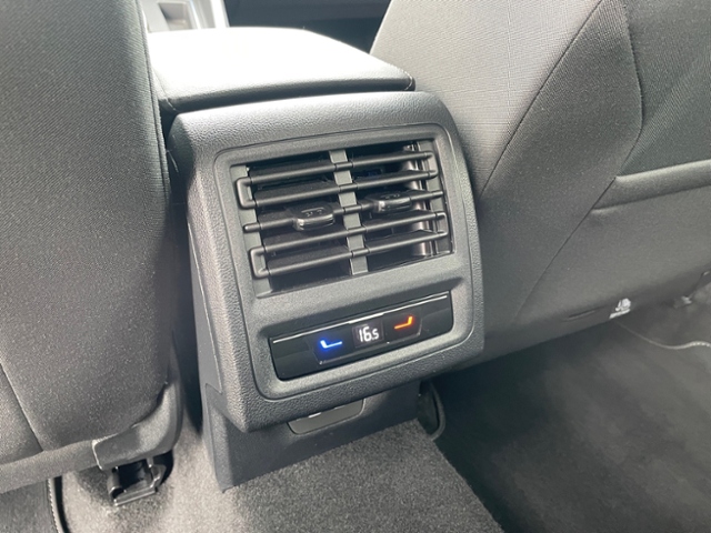 Golf VIII 1.5 eTSI DSG Life LED AHK SHZ Navi