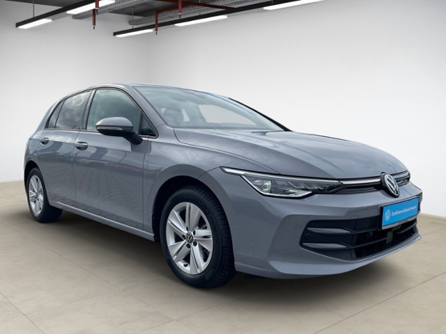 Golf VIII 1.5 eTSI DSG Life LED AHK SHZ Navi