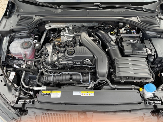 Golf VIII 1.5 eTSI DSG Life LED AHK SHZ Navi