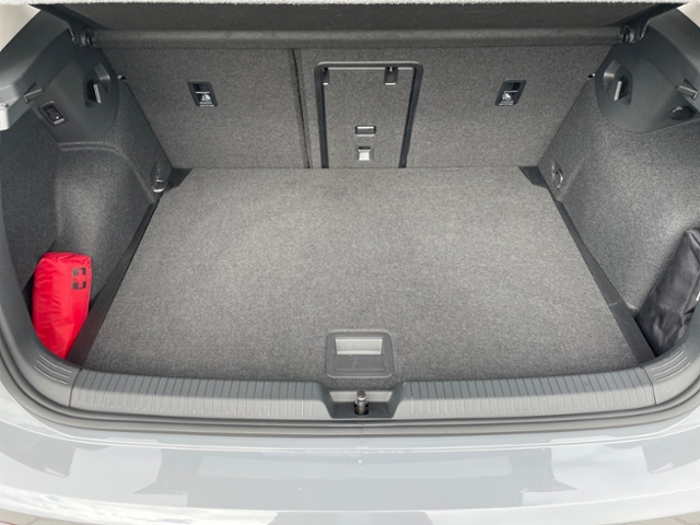 Golf VIII 1.5 eTSI DSG Life LED AHK SHZ Navi