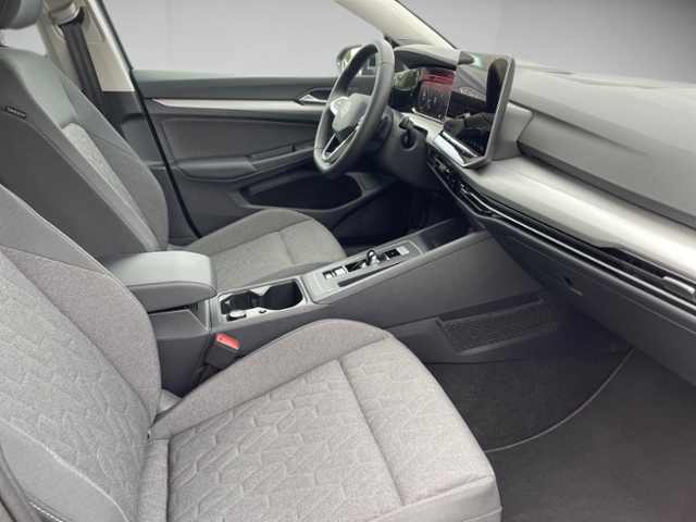 Golf VIII 1.5 eTSI DSG Life LED AHK SHZ Navi