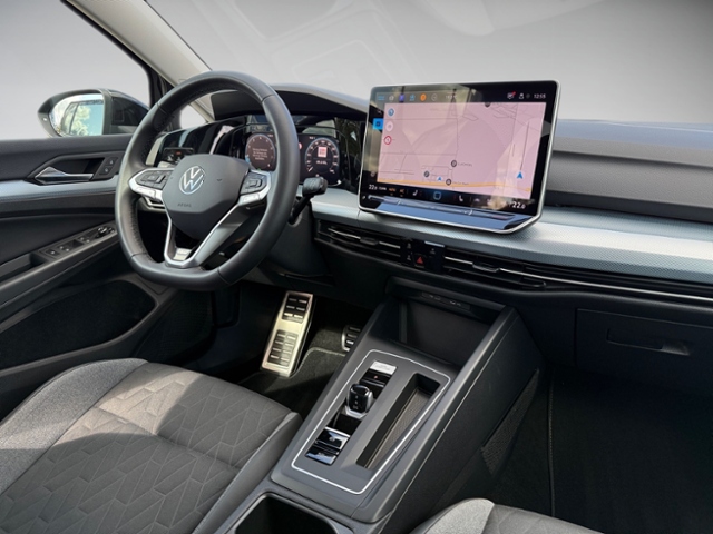 Golf VIII Variant 1.5 eTSI DSG Goal LED AHK Navi