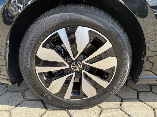 Golf VIII Variant 1.5 eTSI DSG Goal LED AHK Navi