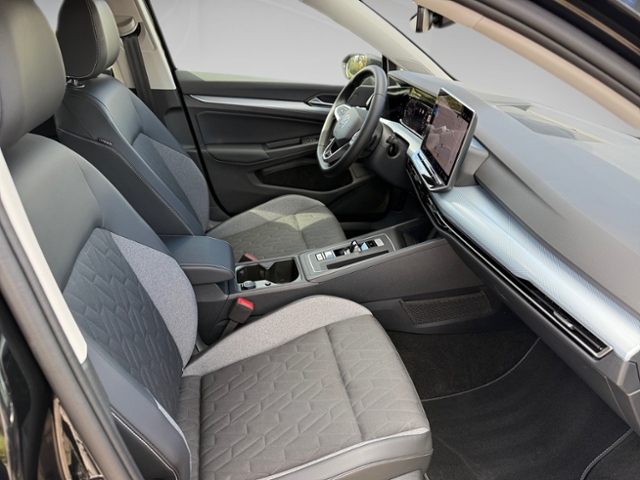 Golf VIII Variant 1.5 eTSI DSG Goal LED AHK Navi