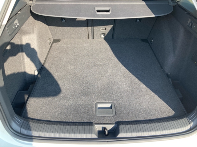 Golf VIII Variant 2.0 TDI Life LED SHZ Kamera