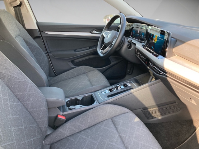 Golf VIII Variant 2.0 TDI Life LED SHZ Kamera