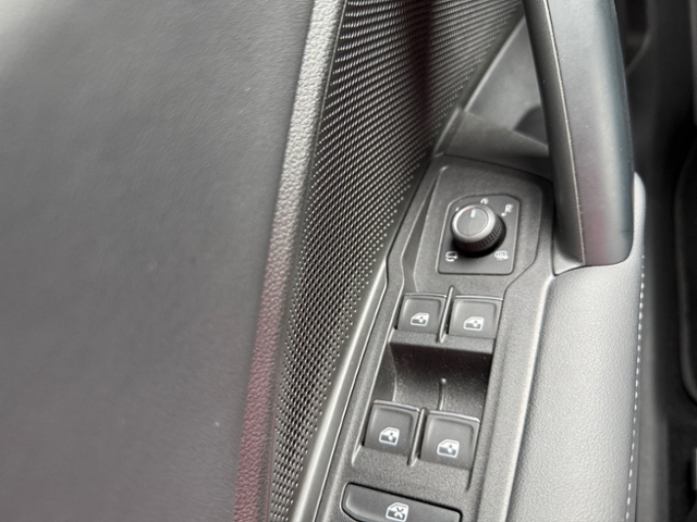 Tayron 1.5 eTSI Elegance LED AHK Navi