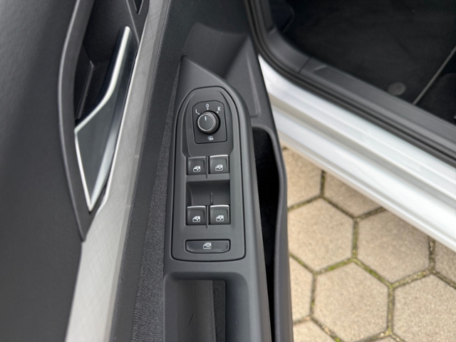 Golf VIII Variant 1.5 TSI Life LED SH SHZ Navi