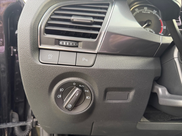 Fabia 1.0 TSI Ambition SHZ PDC Navi KLIMA LED AL