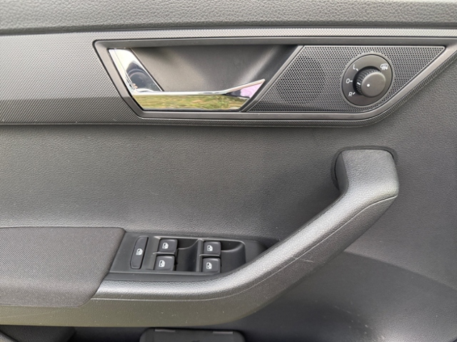 Fabia 1.0 TSI Ambition SHZ PDC Navi KLIMA LED AL