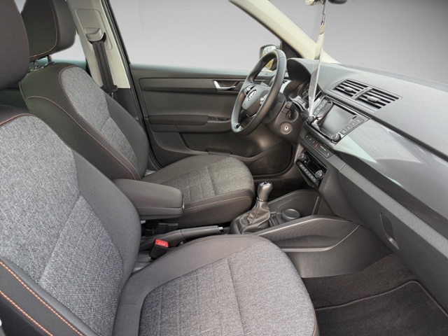 Fabia 1.0 TSI Ambition SHZ PDC Navi KLIMA LED AL