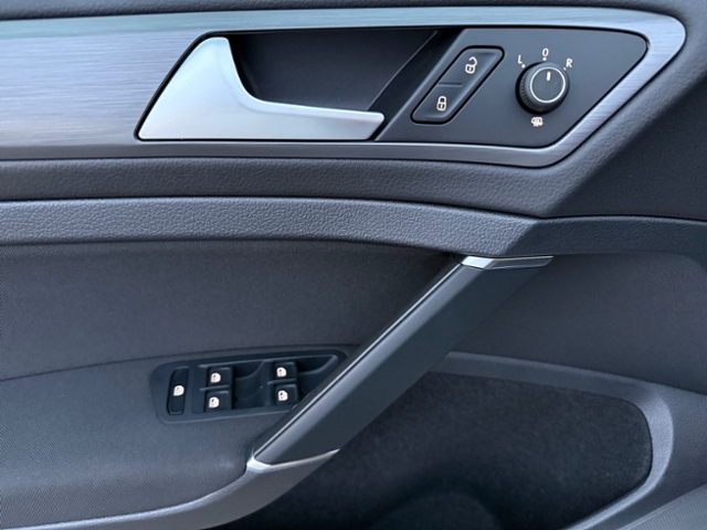 Golf VII Variant 1.5 TSI CL AHK Navi LED