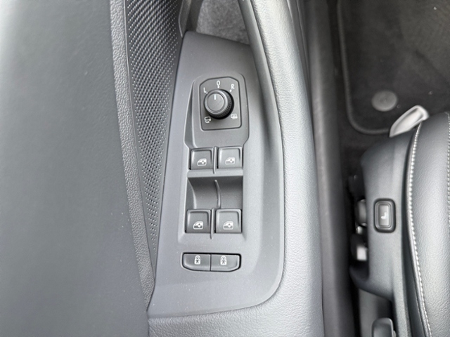 Passat Variant 2.0 TDI Business LED AHK Navi