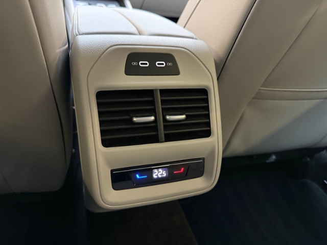 Passat Variant 2.0 TDI Elegance LED AHK Kamera