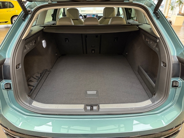 Passat Variant 2.0 TDI Elegance LED AHK Kamera