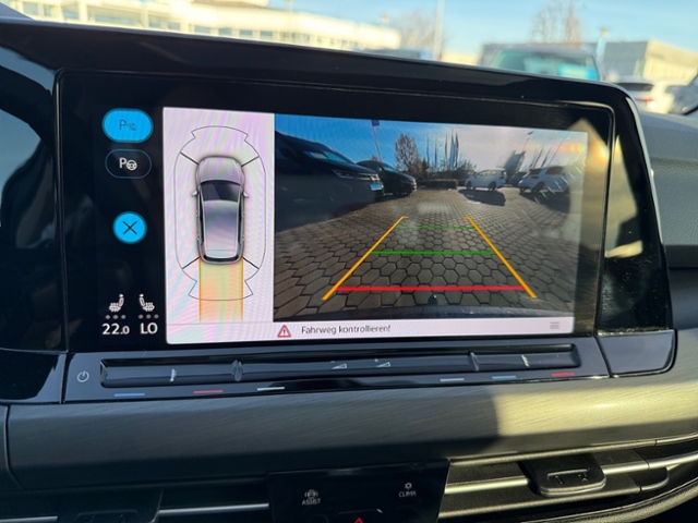 Golf VIII 1.5 eTSI Style DSG LED AHK Navi Pano