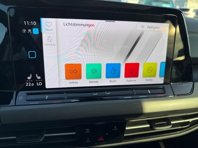 Golf VIII 1.5 eTSI Style DSG LED AHK Navi Pano