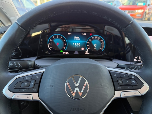 Golf VIII 1.5 eTSI Style DSG LED AHK Navi Pano