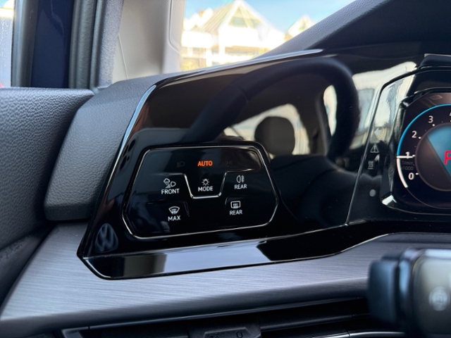 Golf VIII 1.5 eTSI Style DSG LED AHK Navi Pano