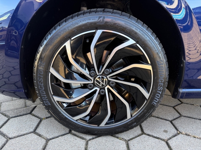 Golf VIII 1.5 eTSI Style DSG LED AHK Navi Pano