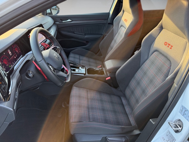 Golf VIII 2.0 TSI GTI DSG LED Navi Kamera