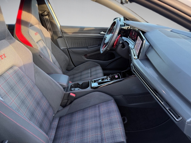 Golf VIII 2.0 TSI GTI DSG LED Navi Kamera