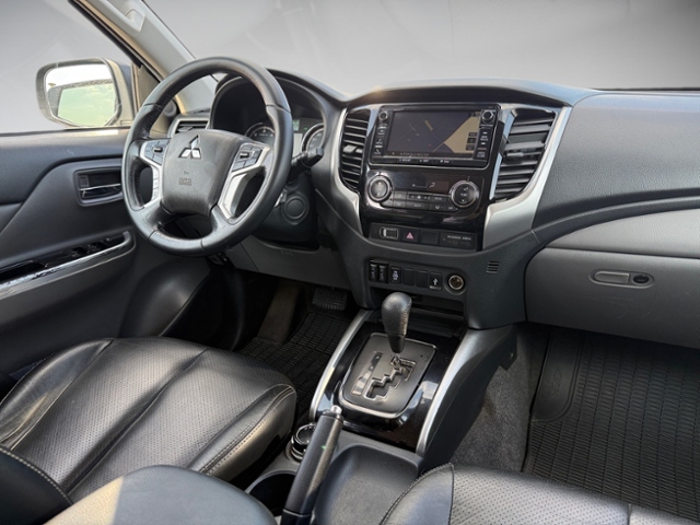 L200 2.4 DI-D 4x4 Top DoKa Xenon Leder