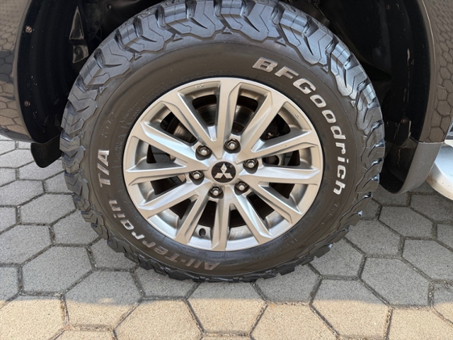 L200 2.4 DI-D 4x4 Top DoKa Xenon Leder