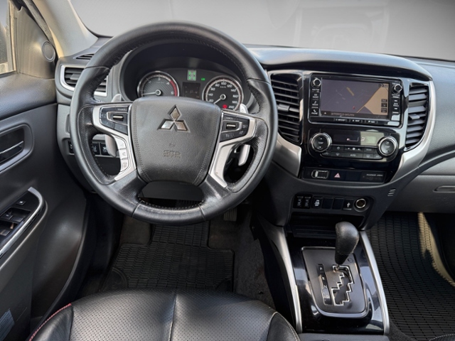 L200 2.4 DI-D 4x4 Top DoKa Xenon Leder