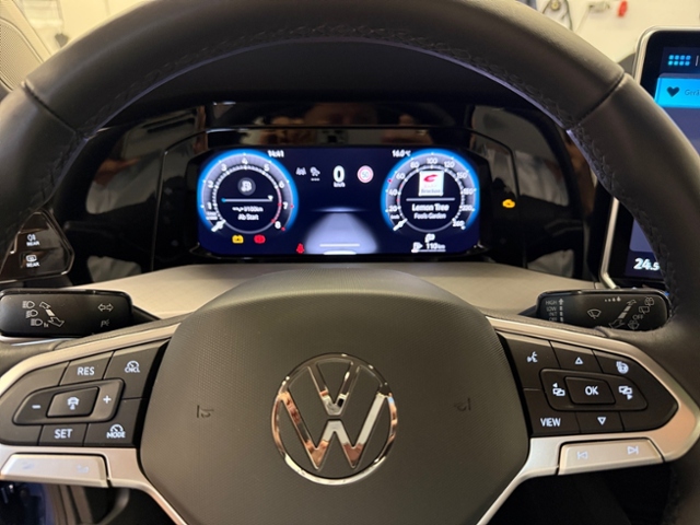 Golf VIII 1.5 TSI Life AHK LED Navi ACC