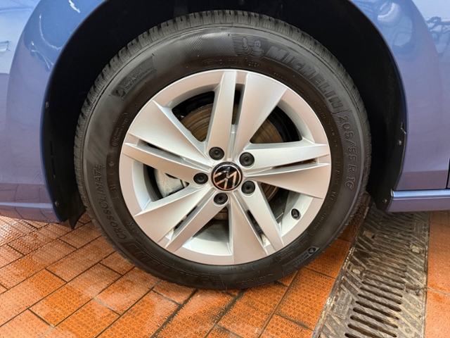 Golf VIII 1.5 TSI Life AHK LED Navi ACC