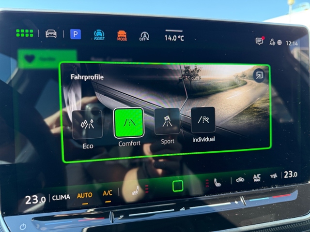 Golf VIII 1.5 eTSI DSG R-Line Kamera LED