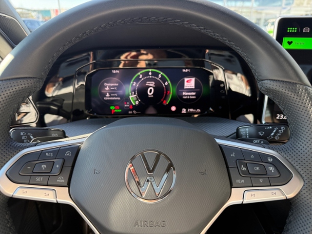 Golf VIII 1.5 eTSI DSG R-Line Kamera LED