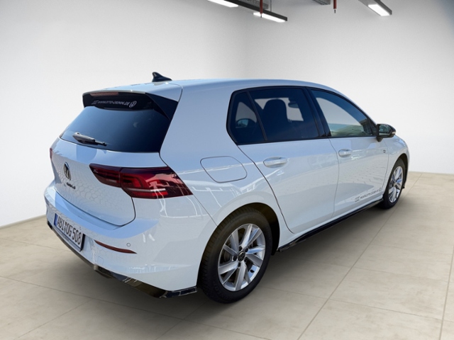 Golf VIII 1.5 eTSI DSG R-Line Kamera LED