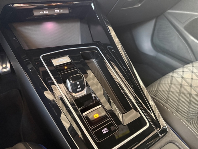 Golf VIII 1.5 eTSI DSG R-Line Kamera LED