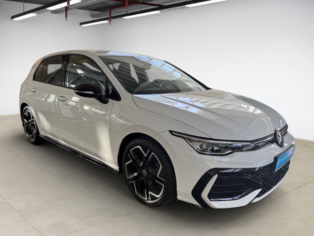 Golf VIII 1.5 eTSI DSG R-Line Kamera LED