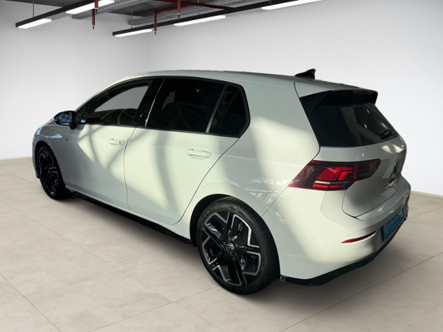 Golf VIII 1.5 eTSI DSG R-Line Kamera LED